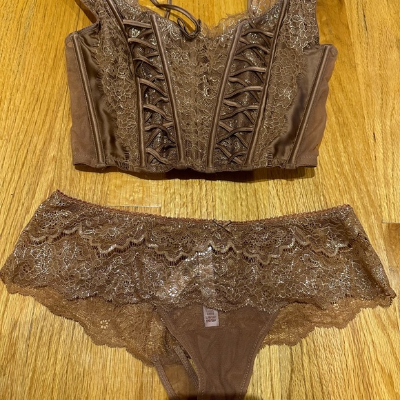 Victoria Secret - Picture 13 of 14